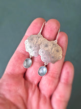 Load image into Gallery viewer, Nasturtiums with Blue Kyanite