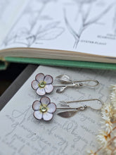Load image into Gallery viewer, Daisy BLOOM| White, Peridot
