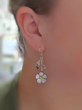 Load image into Gallery viewer, Daisy BLOOM| White, Peridot
