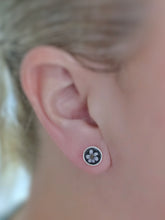 Load image into Gallery viewer, Pair 19: Enamel Daisy Studs
